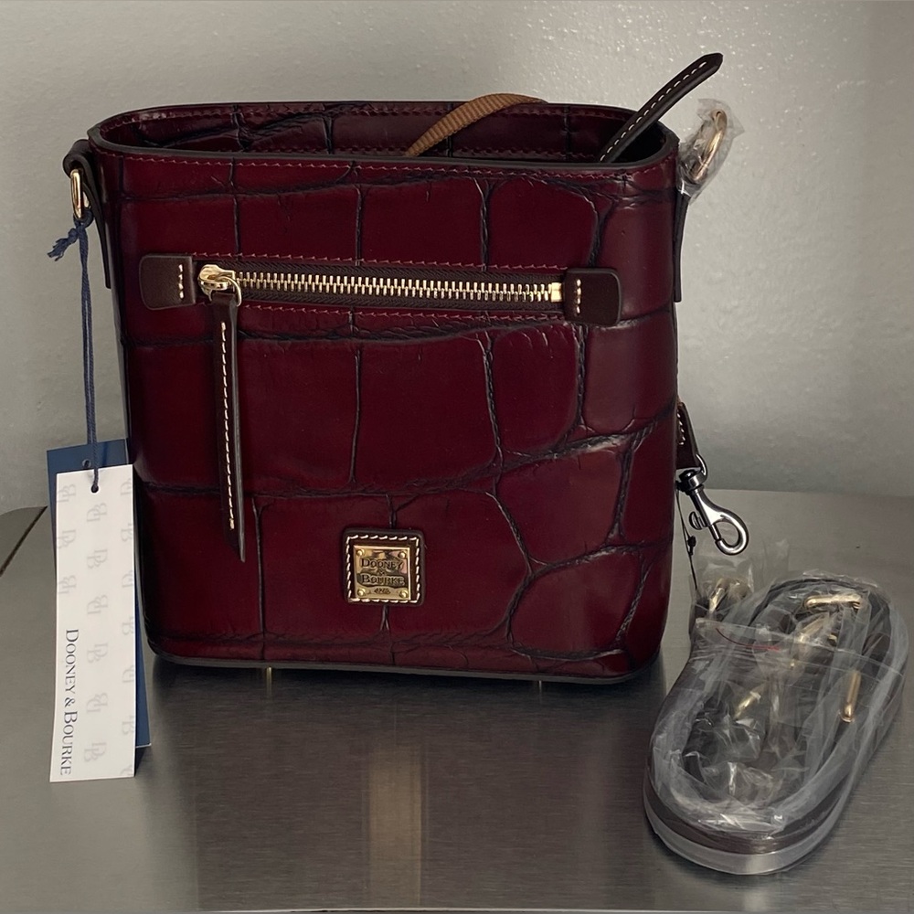 NWT…DOONEY AND BURKE CROC EMBOSSED LEATHER CROSSBODY HANDBAG IN BORDEAUX - Picture 2 of 14